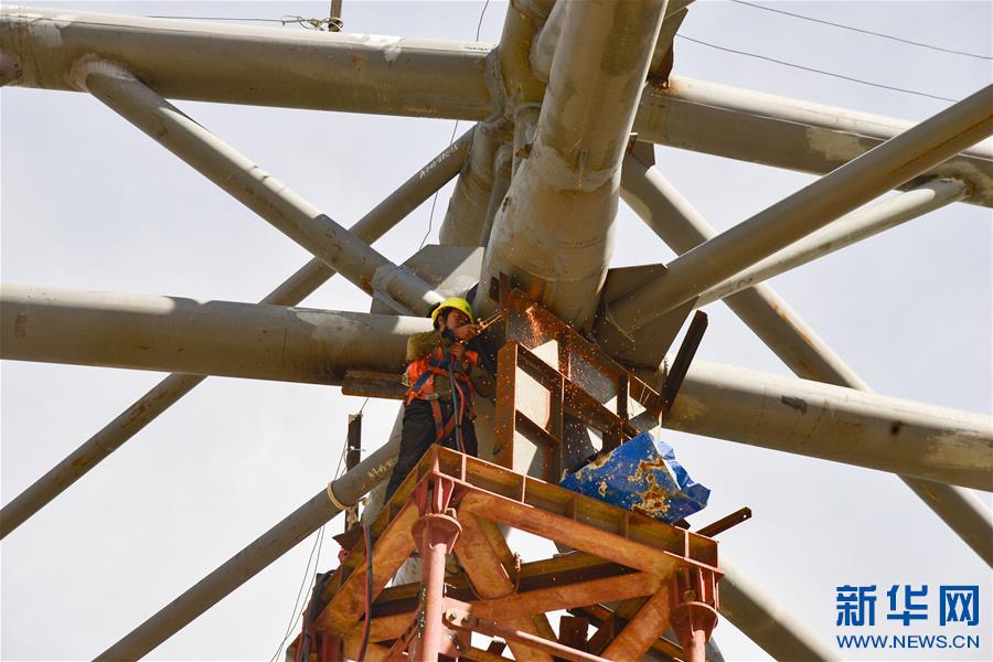 (圖文互動)(1)西藏拉薩貢嘎國際機場新建T3航站樓鋼結(jié)構(gòu)封頂