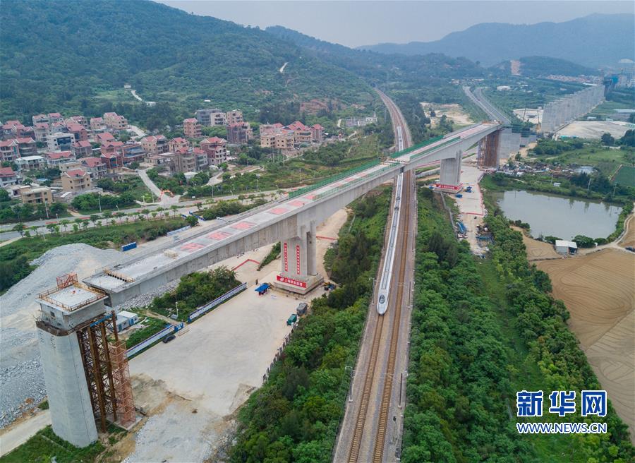 (經(jīng)濟(jì))(4)新建福廈鐵路西溪特大橋跨杭深鐵路轉(zhuǎn)體梁成功轉(zhuǎn)體