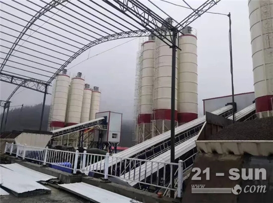 山推建友產品助力盤興高鐵建設